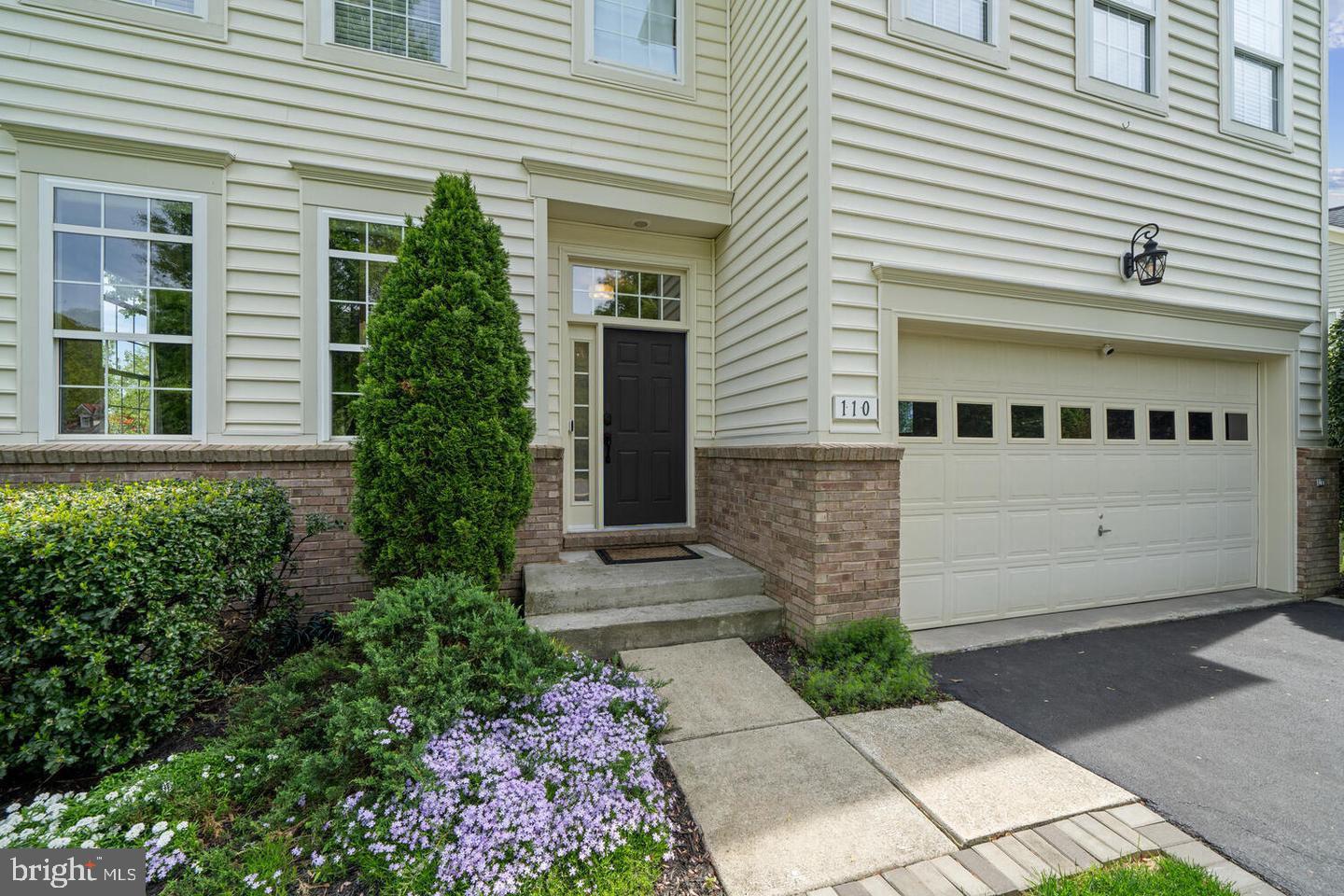 110 ROSEBROOK COURT NW