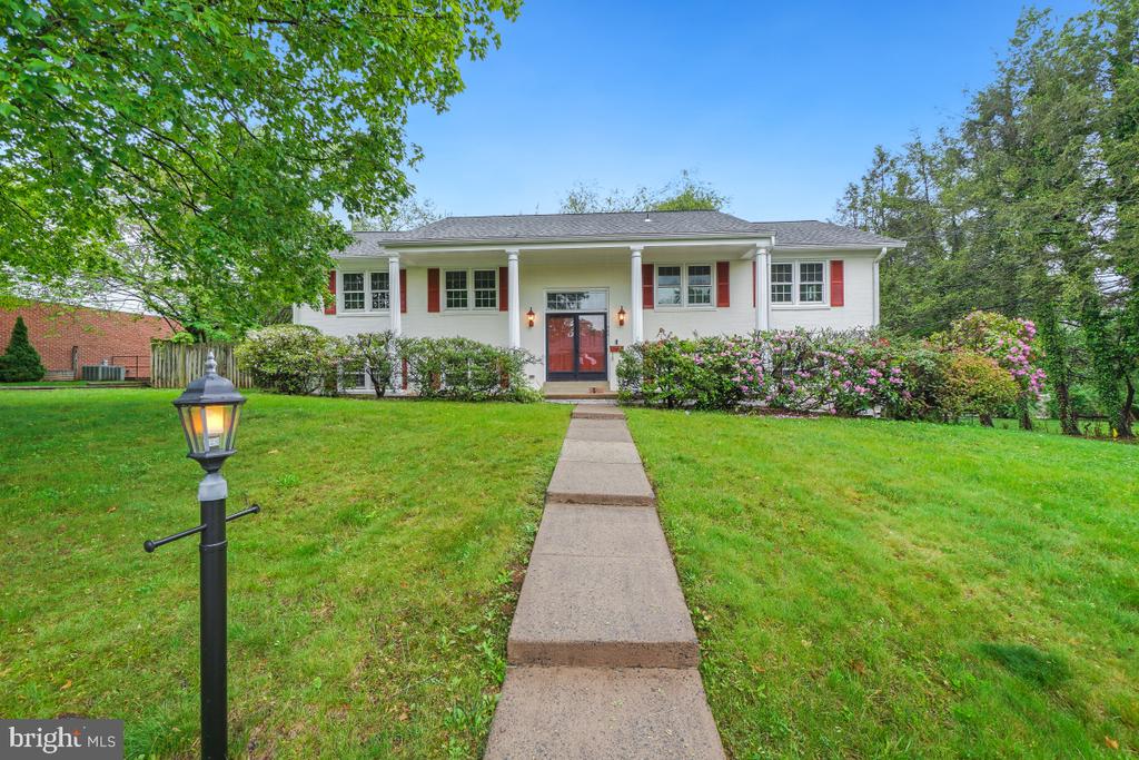 305 NORTH STREET NE