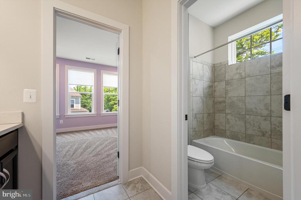 121 S 32ND STREET