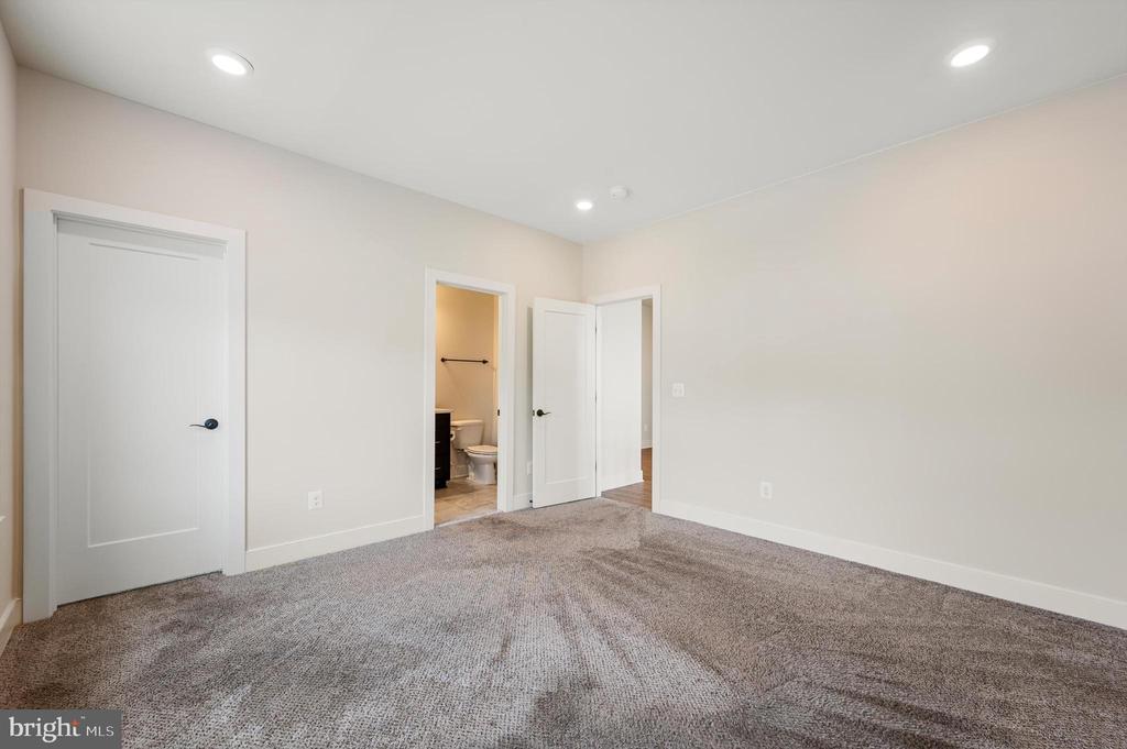 121 S 32ND STREET