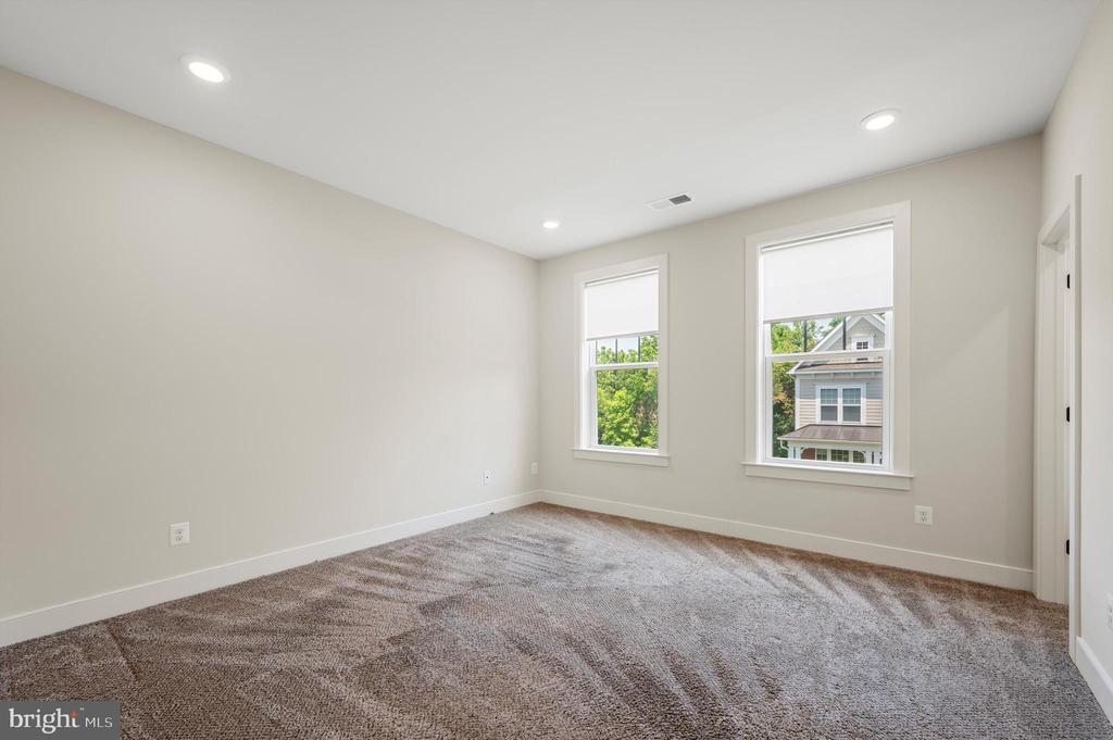 121 S 32ND STREET