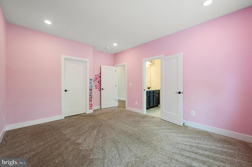 121 S 32ND STREET