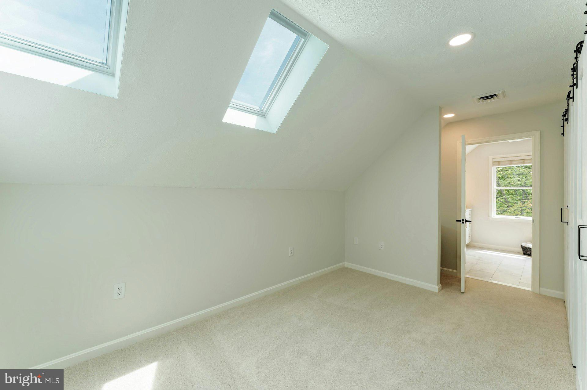 17045 HAMILTON STATION ROAD