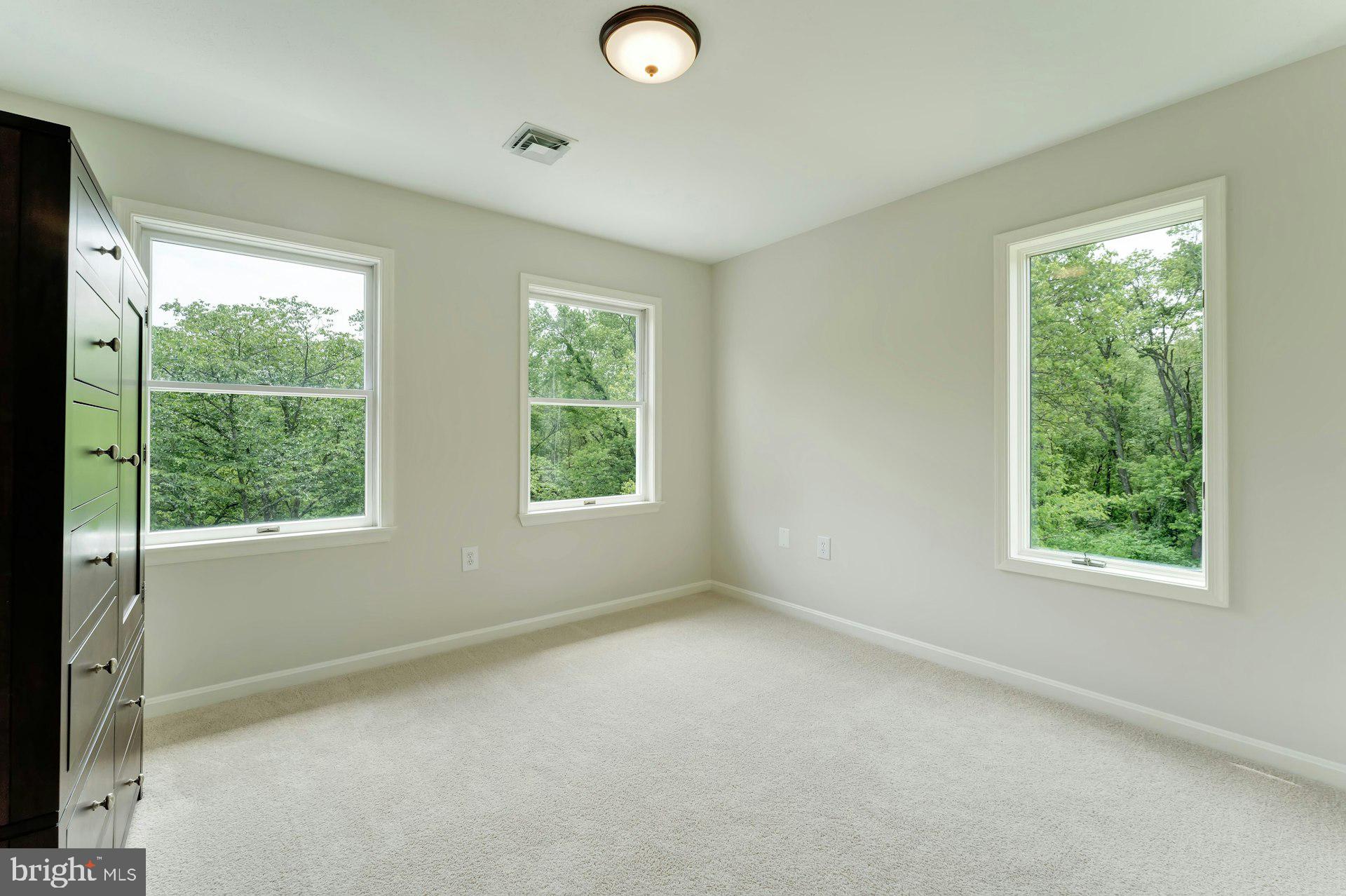 17045 HAMILTON STATION ROAD