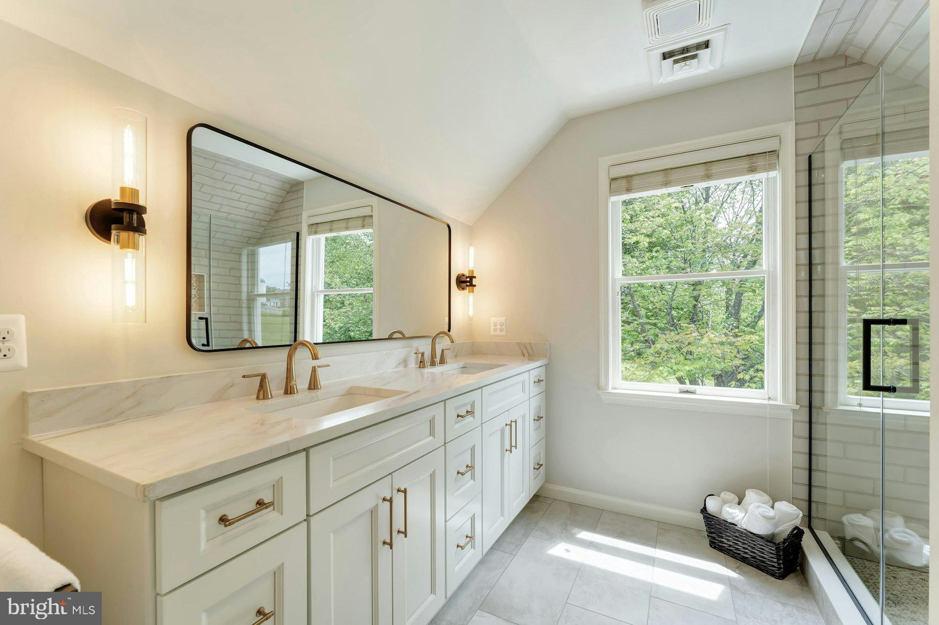 17045 HAMILTON STATION ROAD