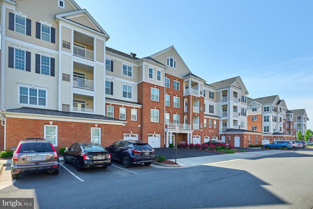 21004 ROCKY KNOLL SQUARE 303