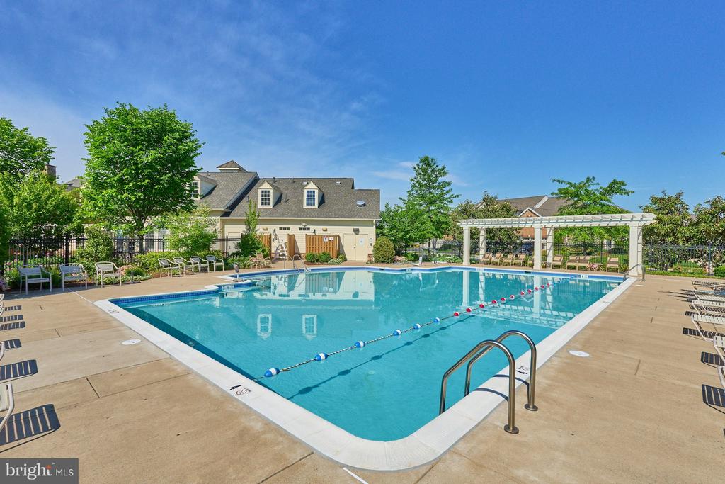 21004 ROCKY KNOLL SQUARE 303