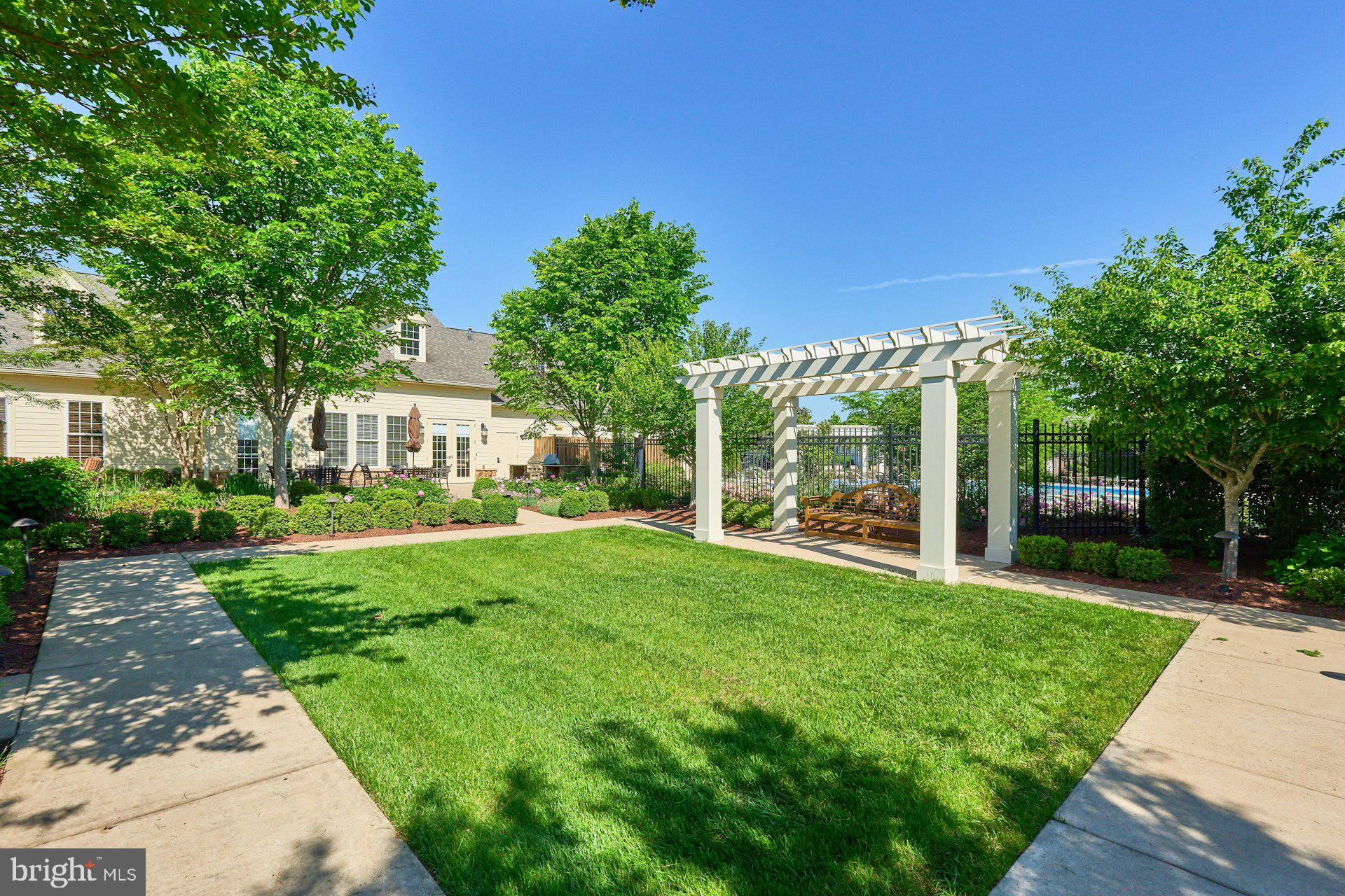 21004 ROCKY KNOLL SQUARE 303