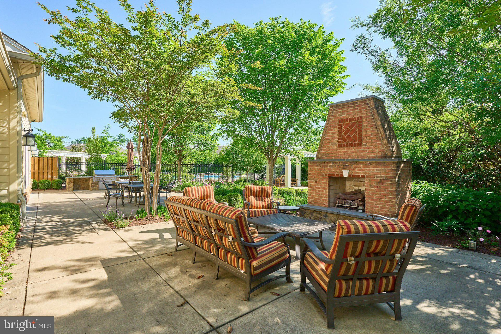 21004 ROCKY KNOLL SQUARE 303
