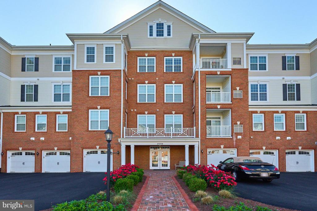 21004 ROCKY KNOLL SQUARE 303