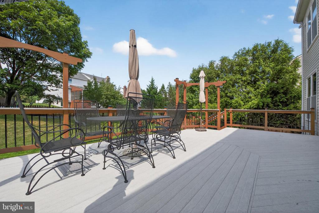 811 CASLA COURT SE