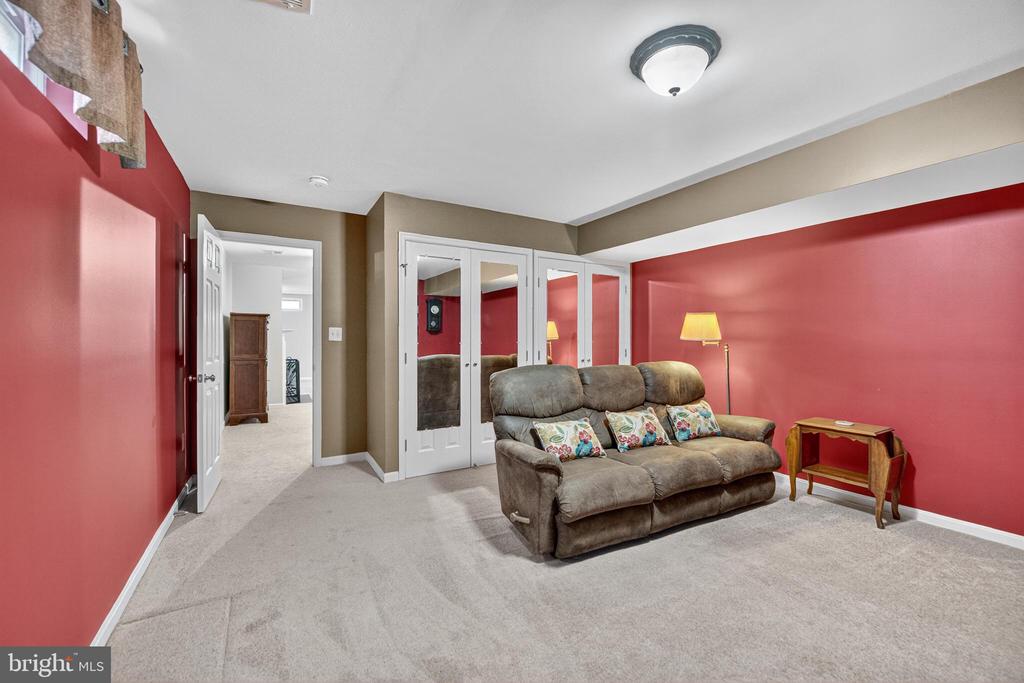 811 CASLA COURT SE