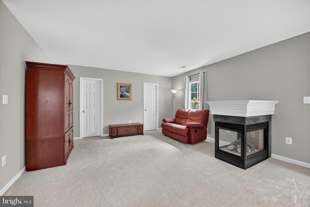 811 CASLA COURT SE