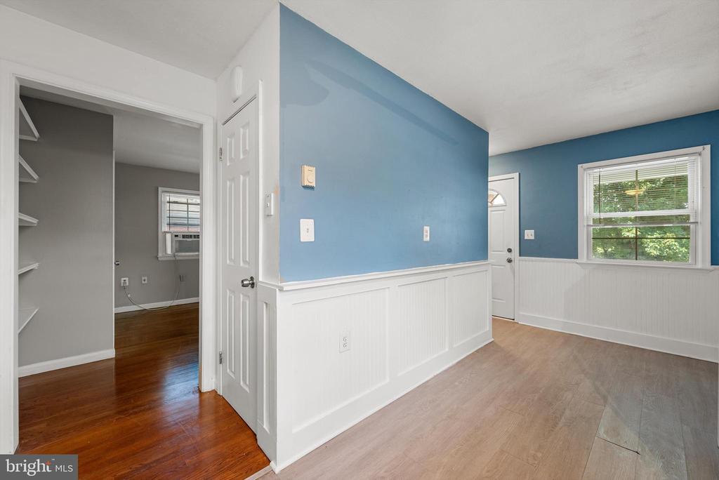 211 CATOCTIN CIRCLE NE