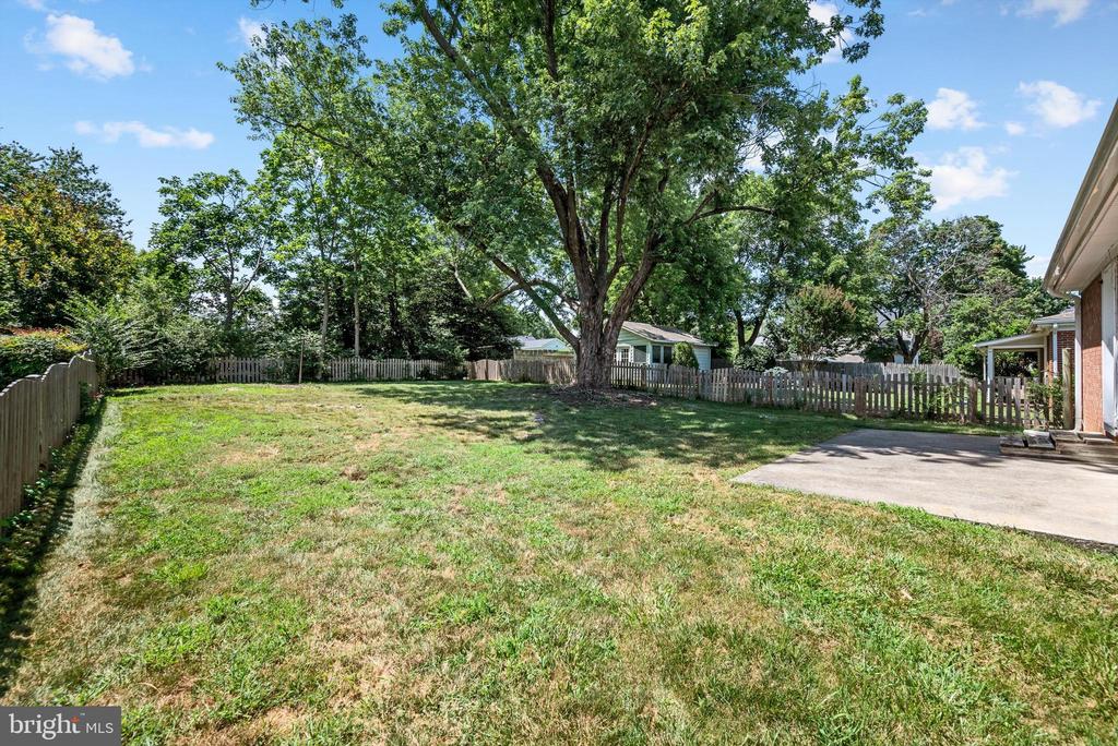 211 CATOCTIN CIRCLE NE