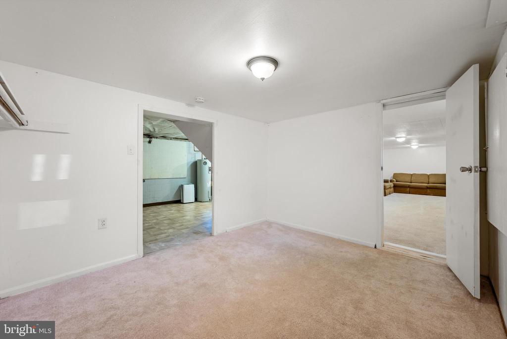 211 CATOCTIN CIRCLE NE