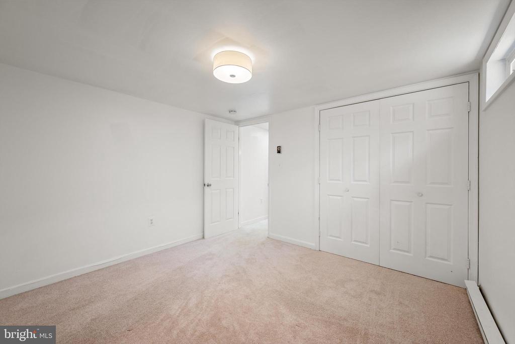 211 CATOCTIN CIRCLE NE