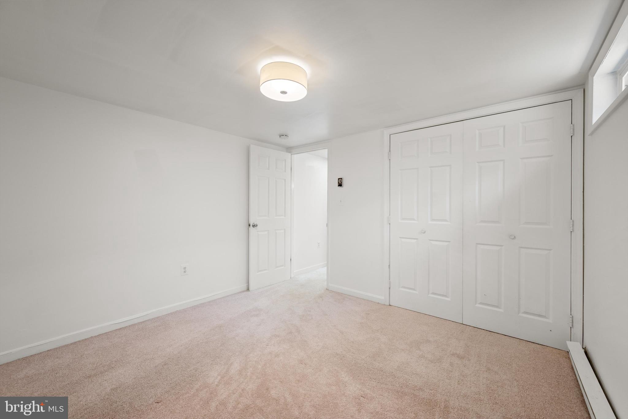 211 CATOCTIN CIRCLE NE