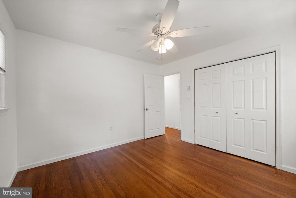 211 CATOCTIN CIRCLE NE