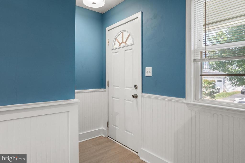 211 CATOCTIN CIRCLE NE