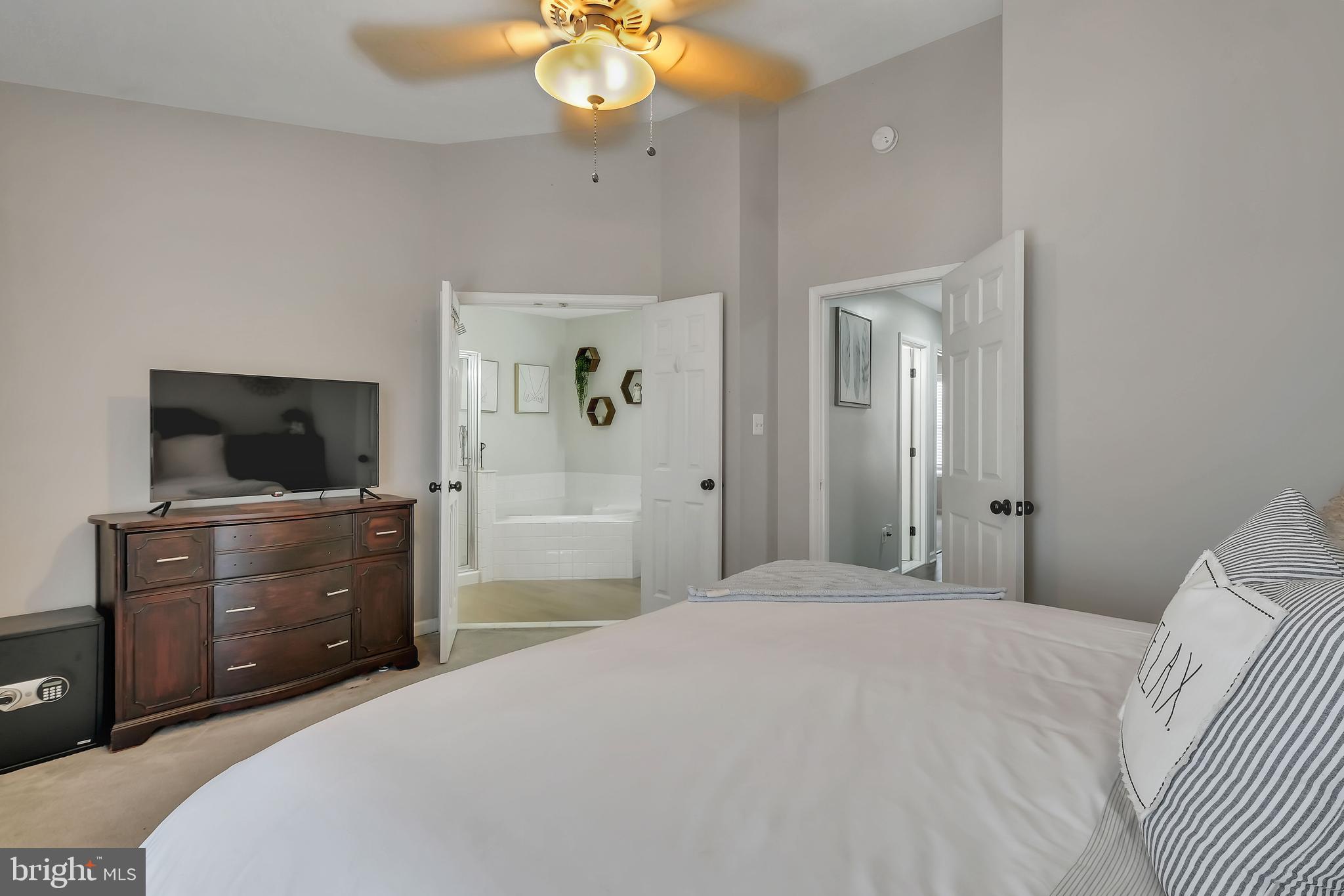 277 GOLDEN LARCH TERRACE NE