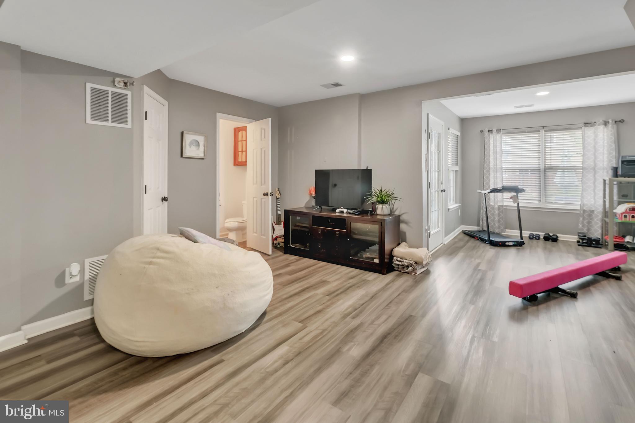 277 GOLDEN LARCH TERRACE NE