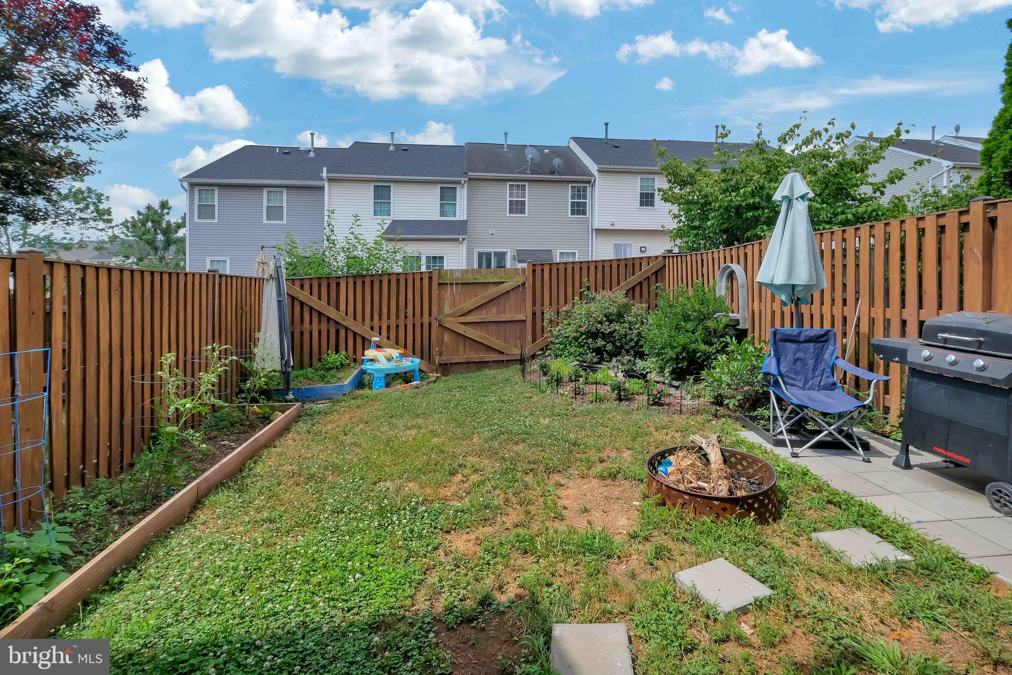 277 GOLDEN LARCH TERRACE NE