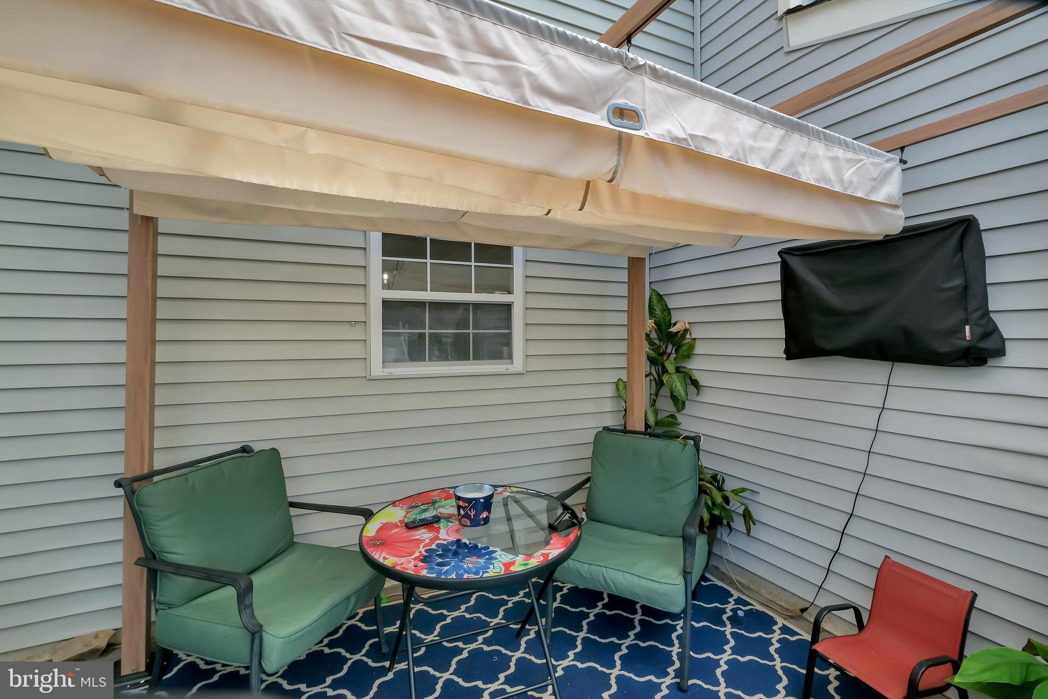 277 GOLDEN LARCH TERRACE NE