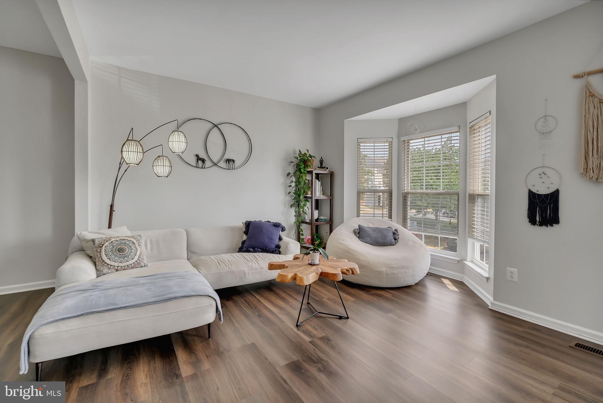 277 GOLDEN LARCH TERRACE NE