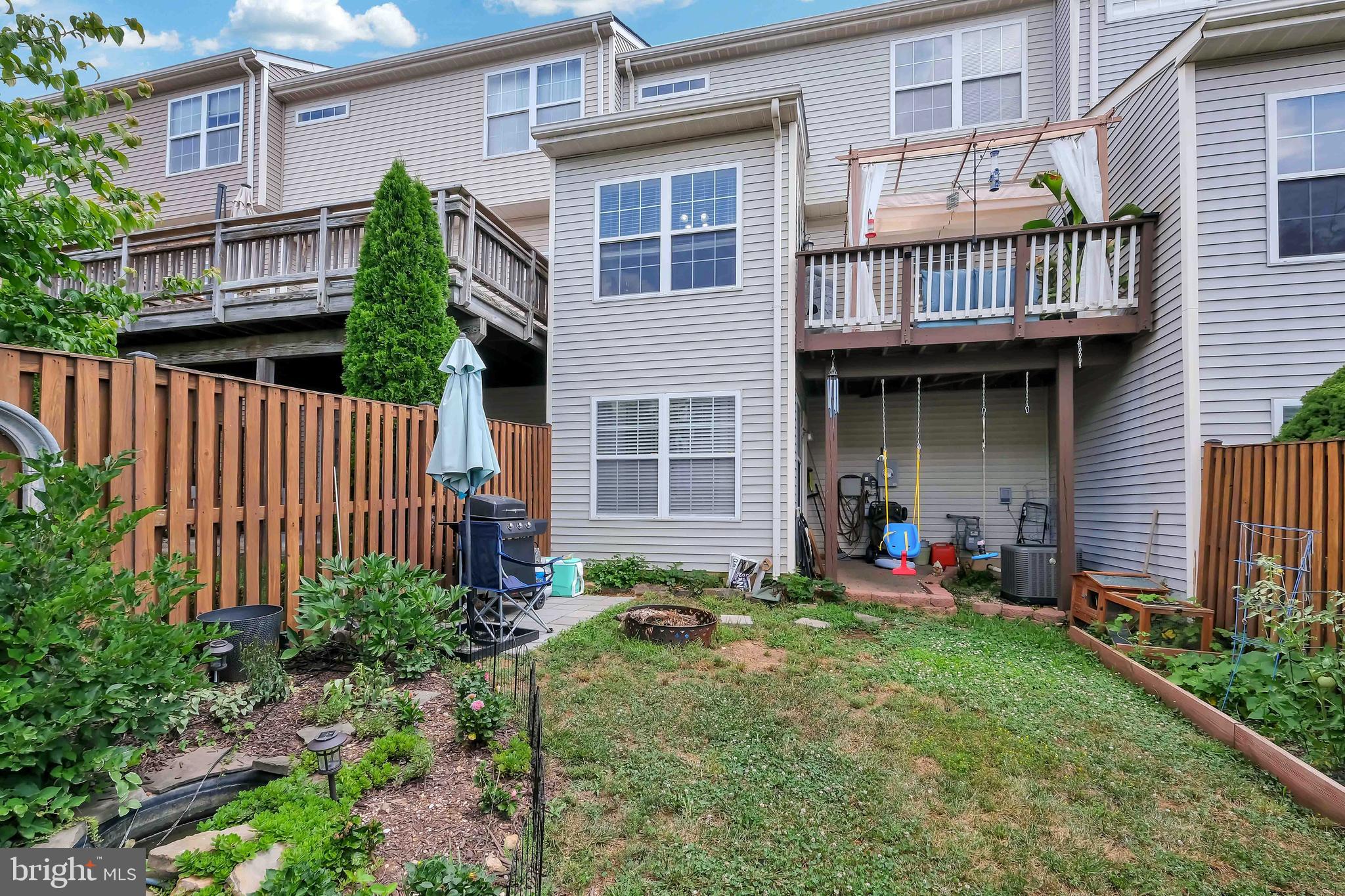 277 GOLDEN LARCH TERRACE NE