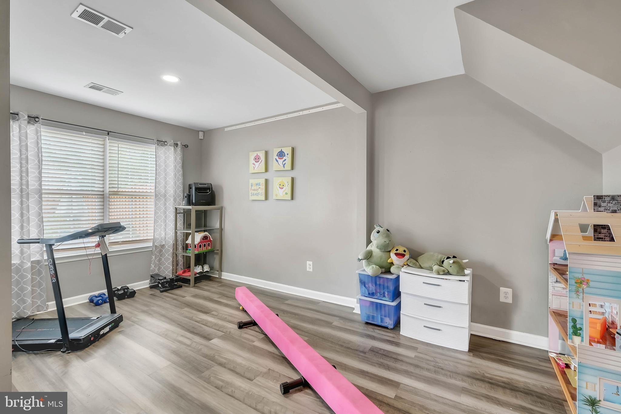 277 GOLDEN LARCH TERRACE NE