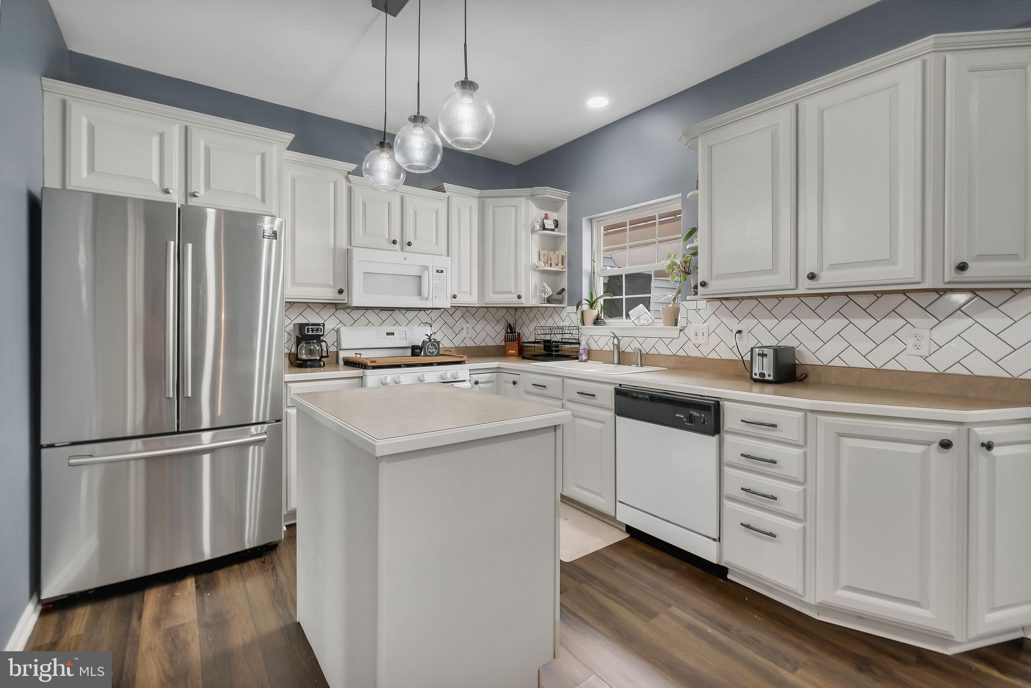 277 GOLDEN LARCH TERRACE NE