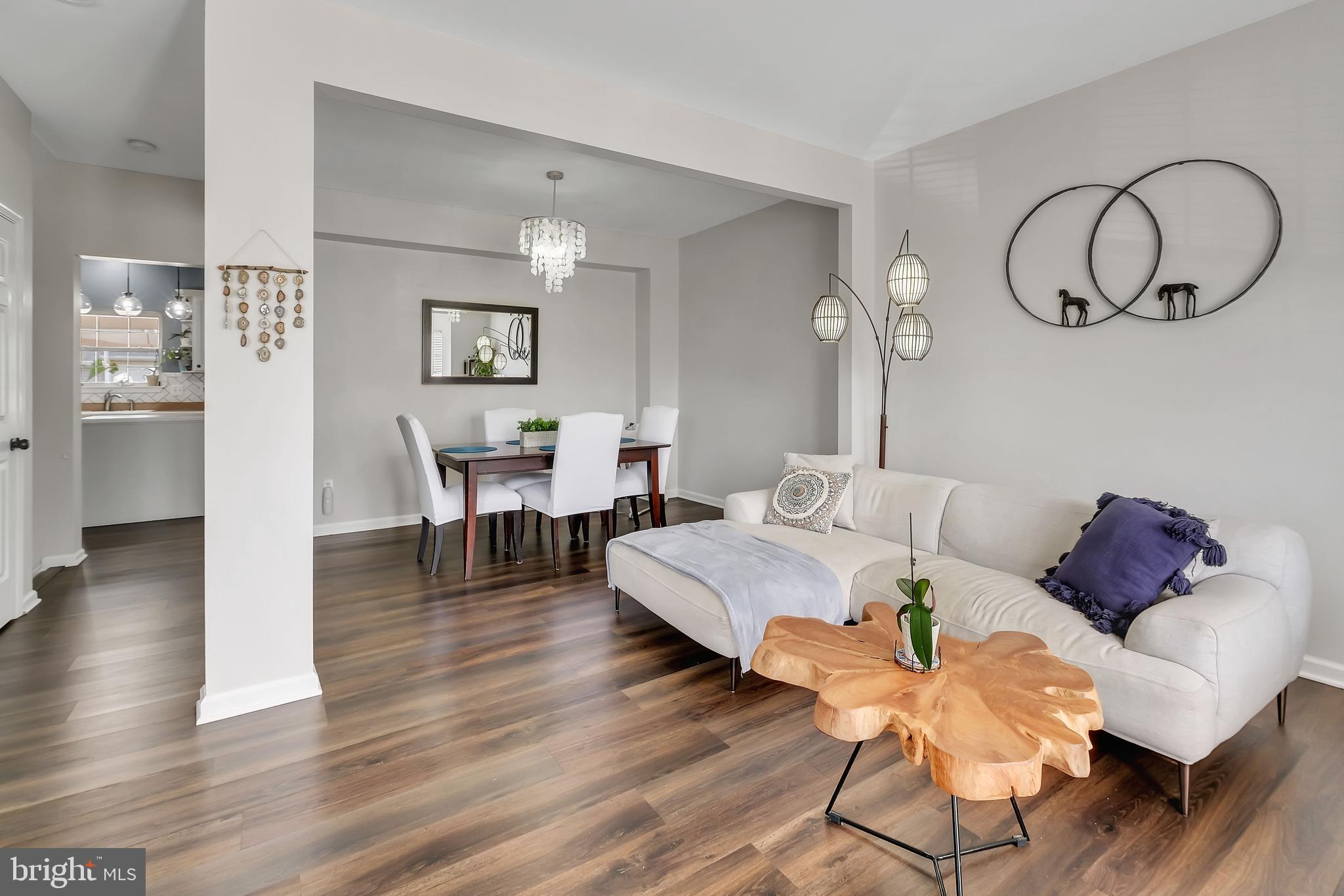 277 GOLDEN LARCH TERRACE NE