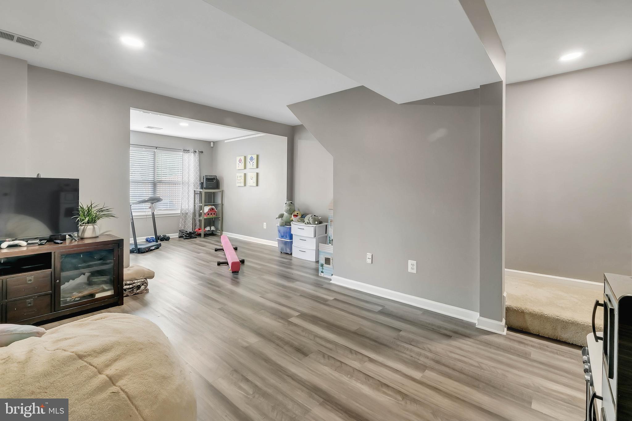 277 GOLDEN LARCH TERRACE NE