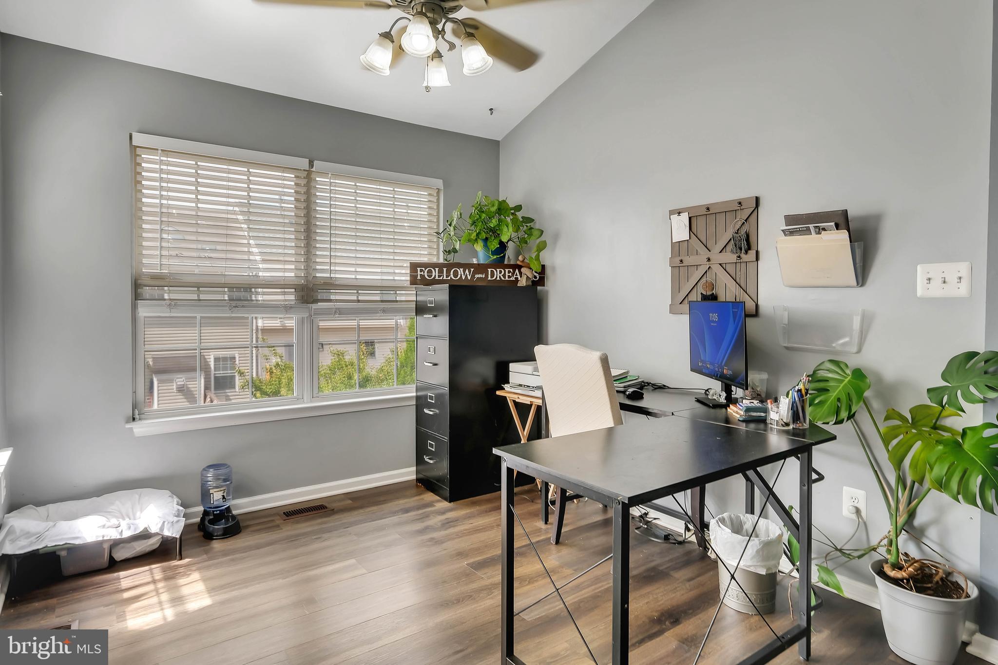 277 GOLDEN LARCH TERRACE NE