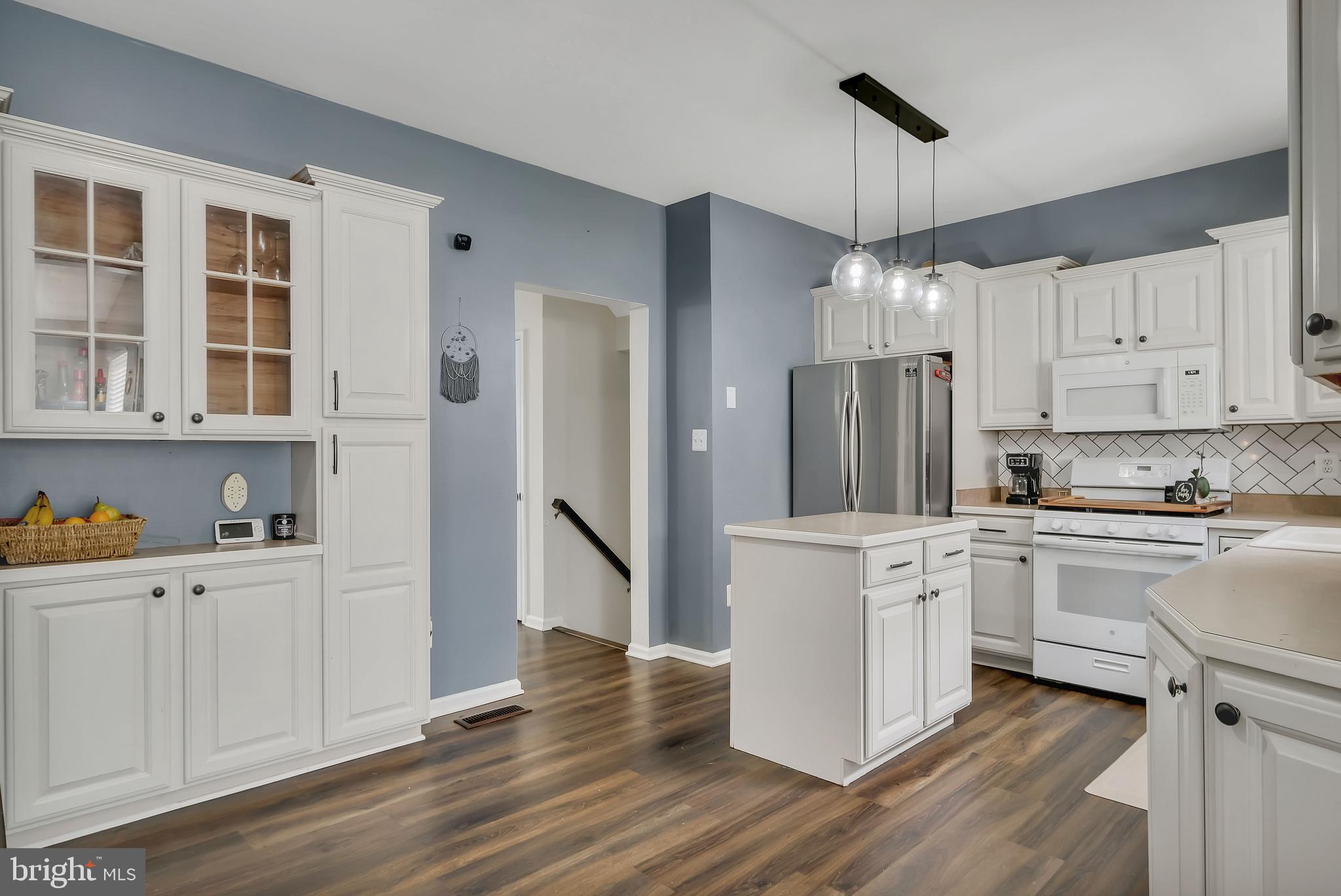 277 GOLDEN LARCH TERRACE NE