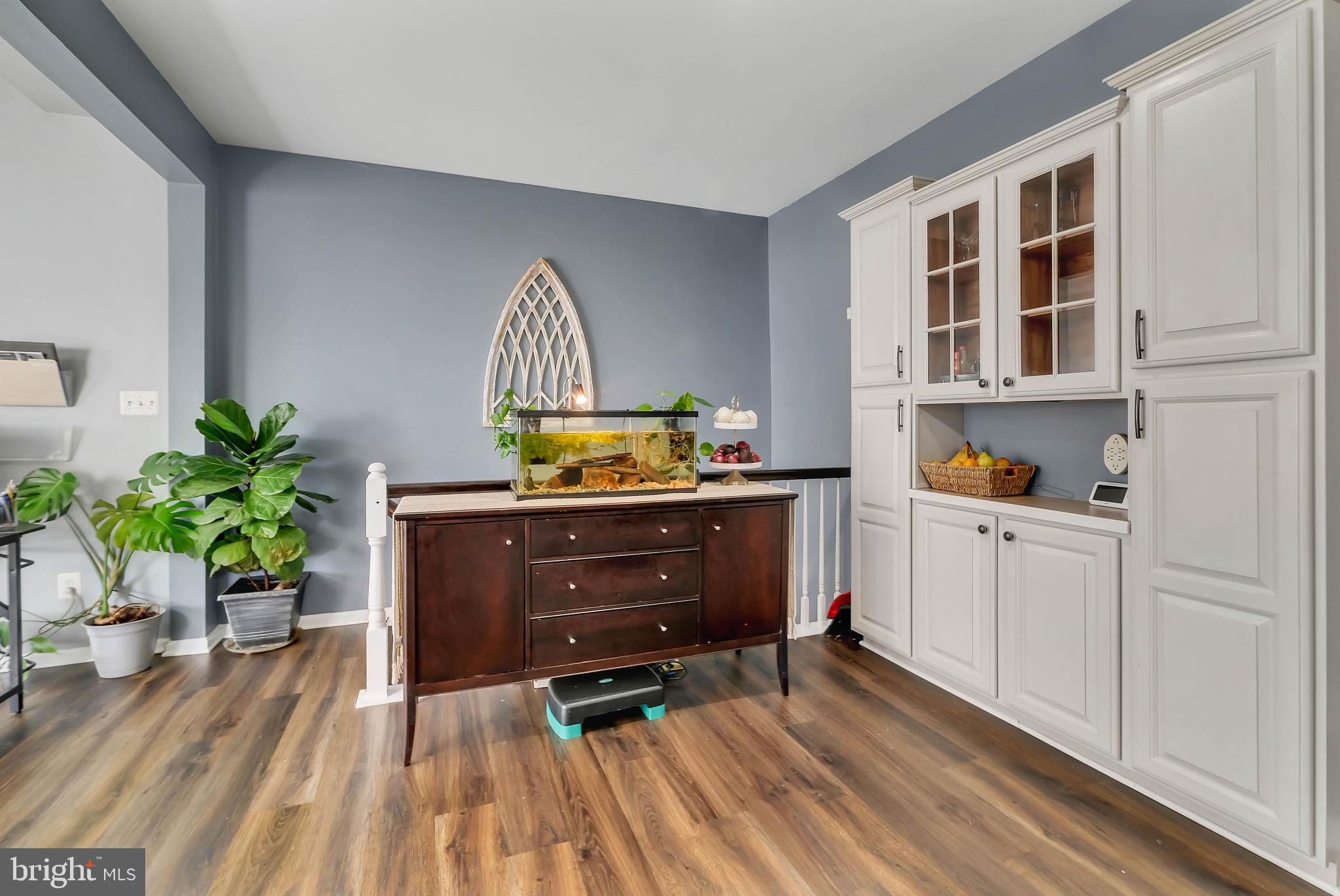 277 GOLDEN LARCH TERRACE NE