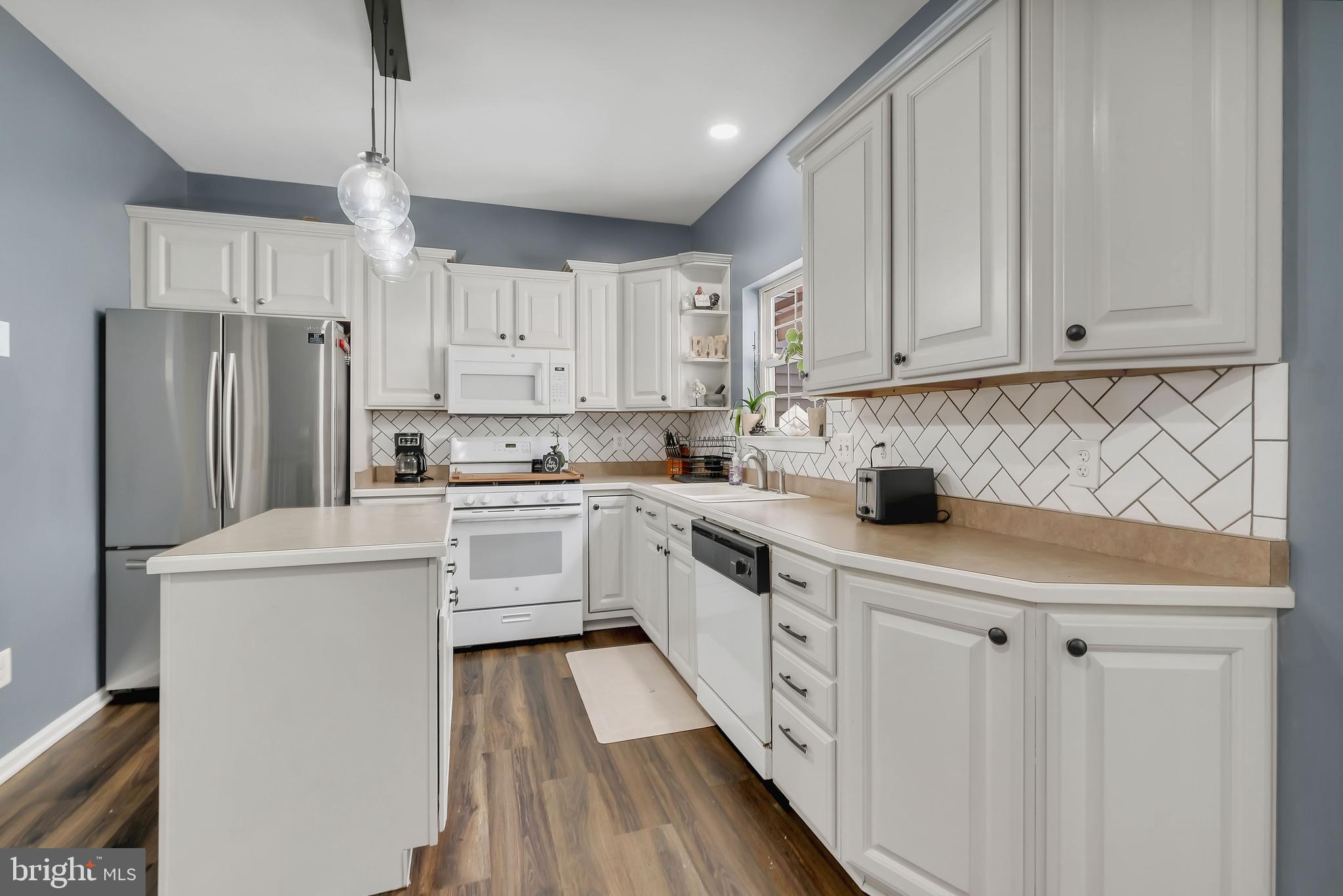 277 GOLDEN LARCH TERRACE NE