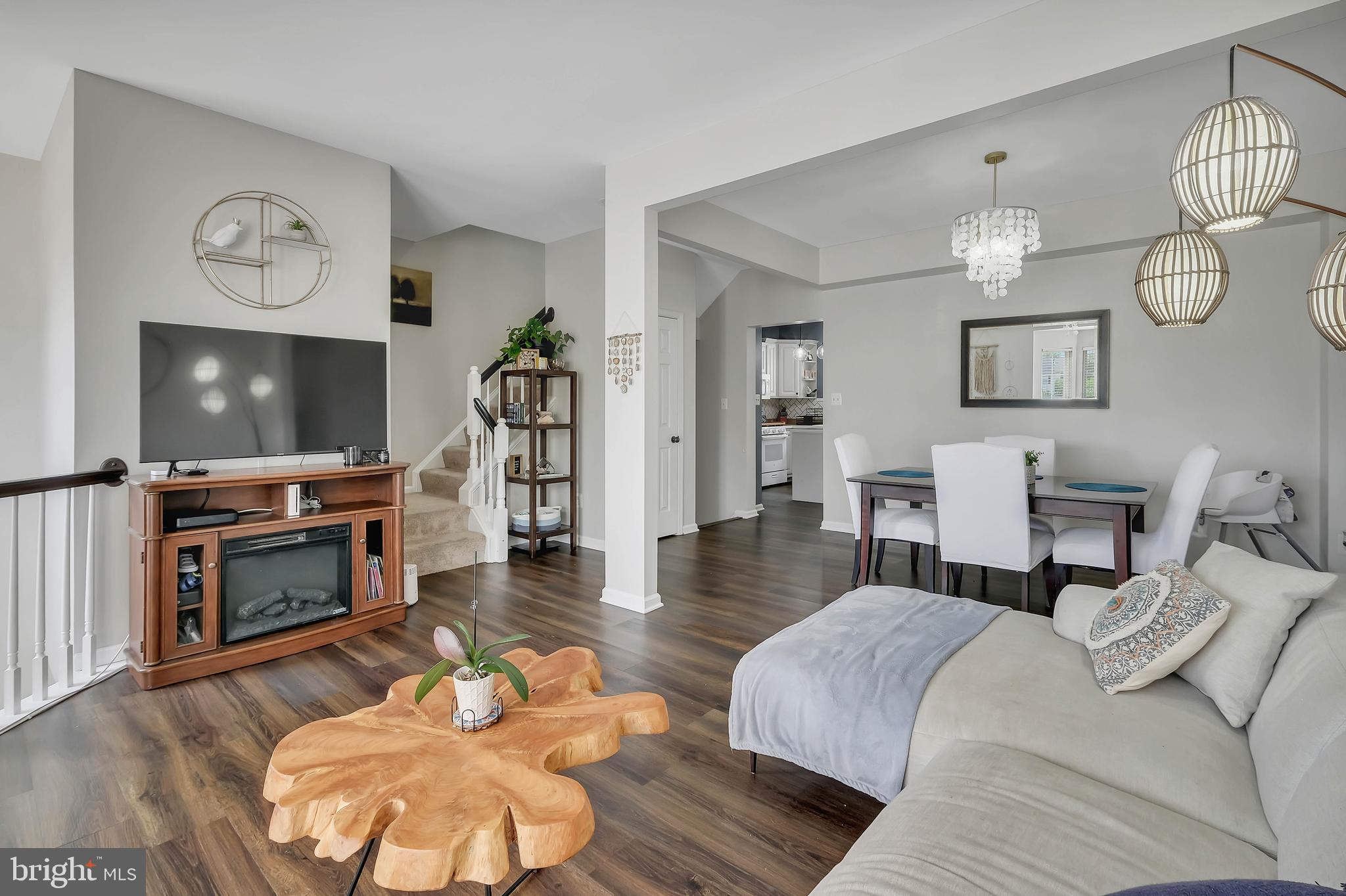 277 GOLDEN LARCH TERRACE NE