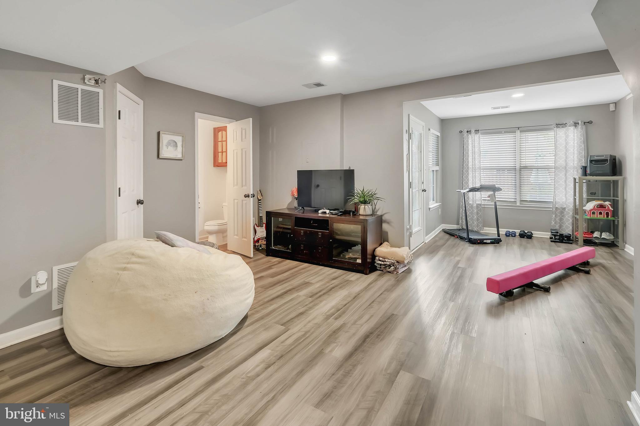 277 GOLDEN LARCH TERRACE NE