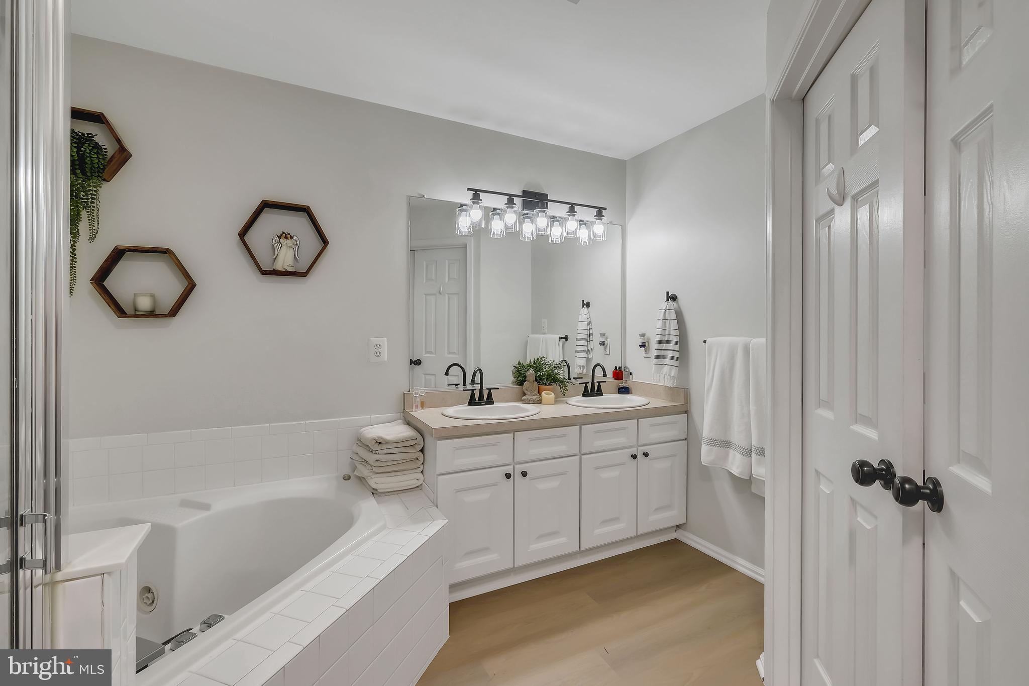 277 GOLDEN LARCH TERRACE NE