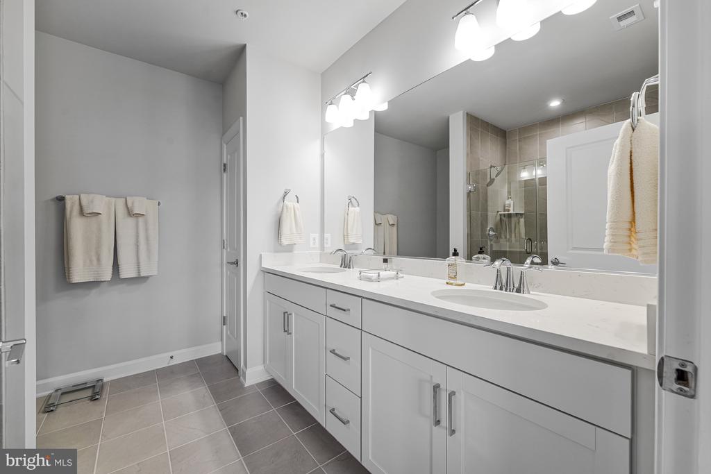 21914 HAWKSBILL HIGH CIRCLE 304