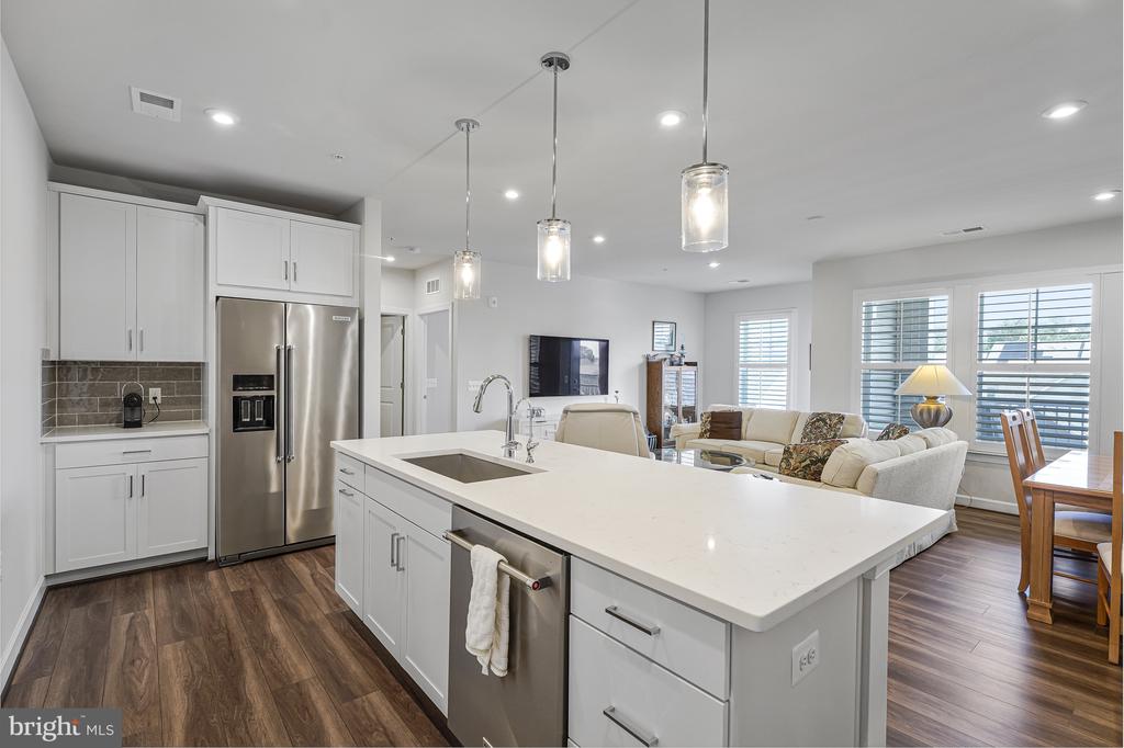 21914 HAWKSBILL HIGH CIRCLE 304
