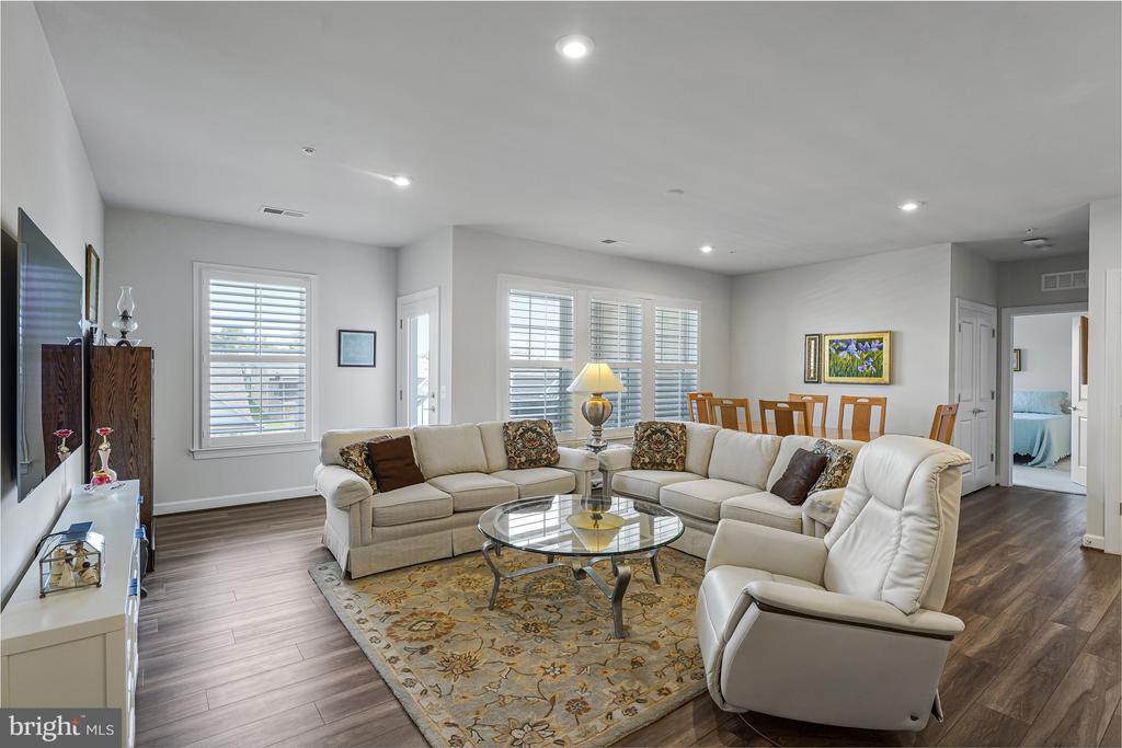 21914 HAWKSBILL HIGH CIRCLE 304