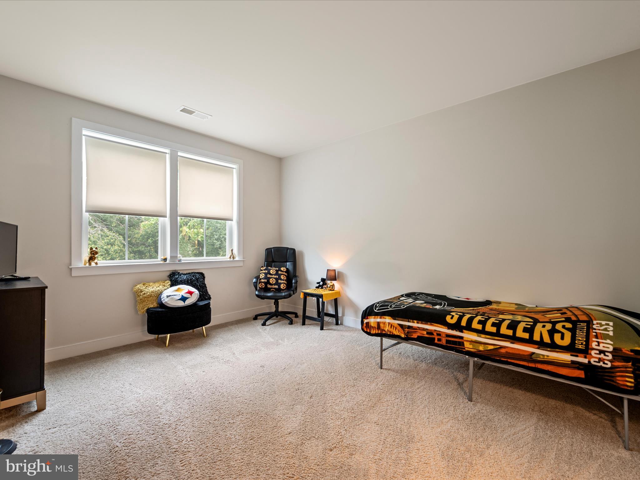 221 S 32ND STREET