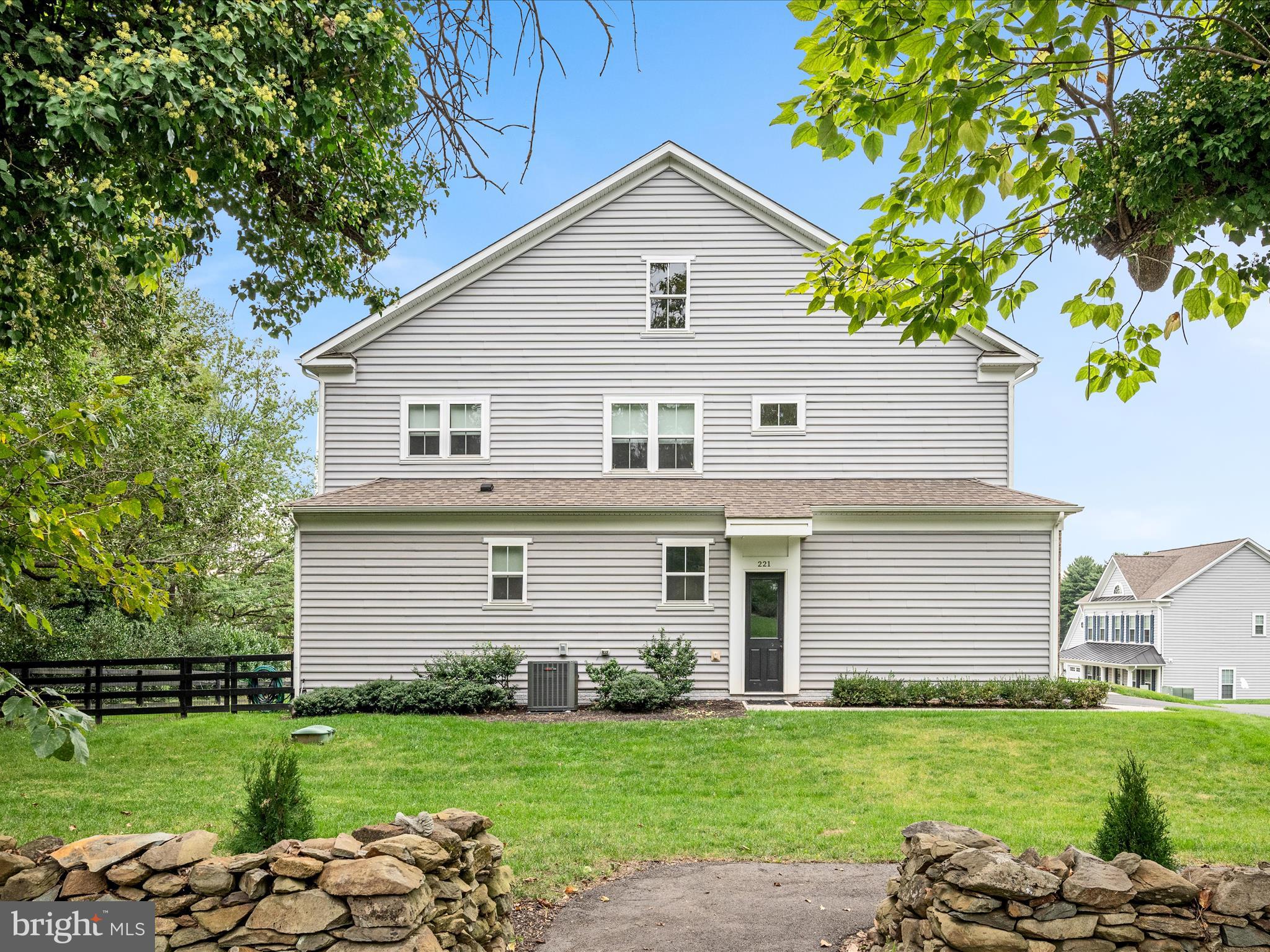 221 S 32ND STREET