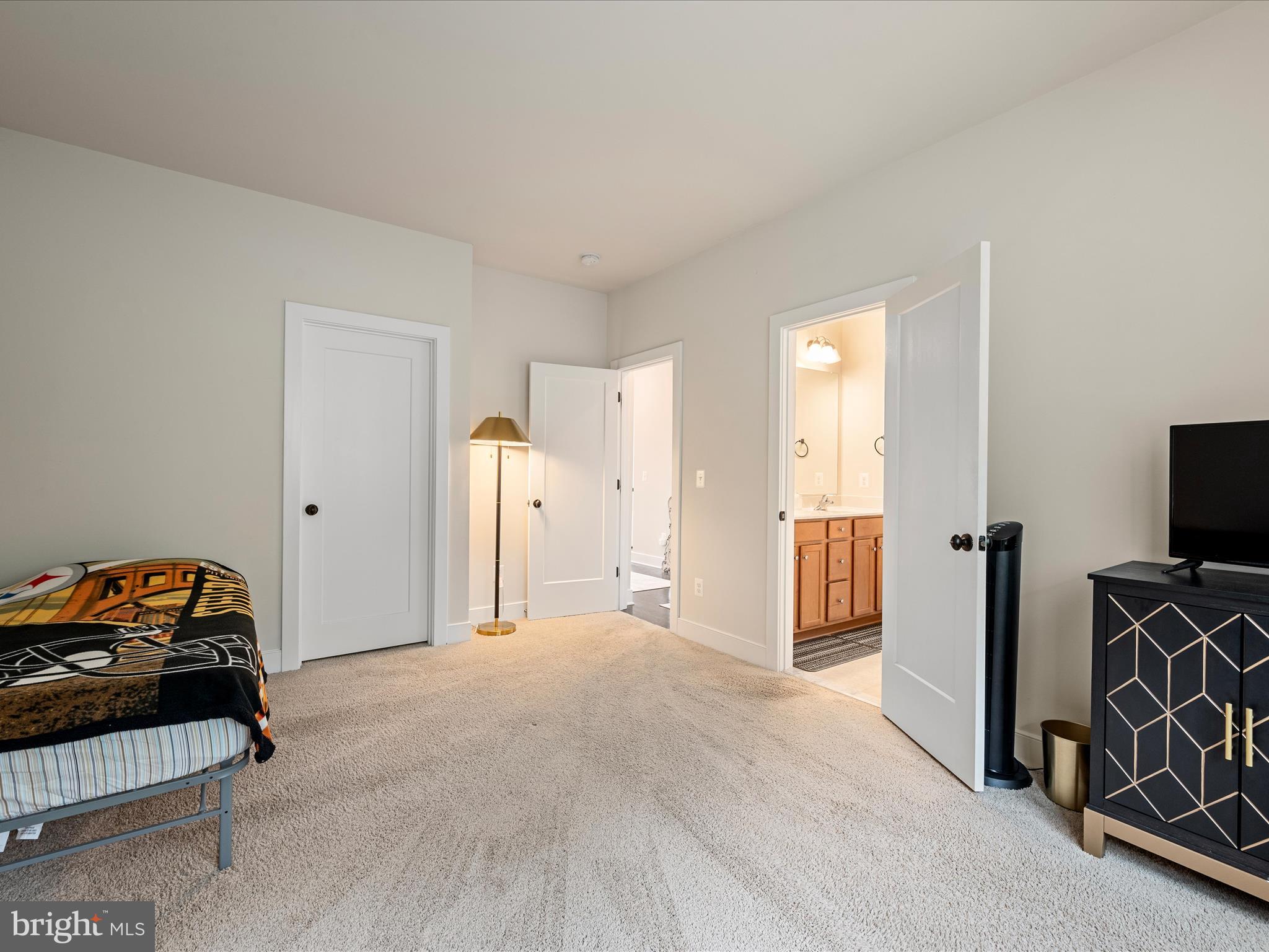 221 S 32ND STREET
