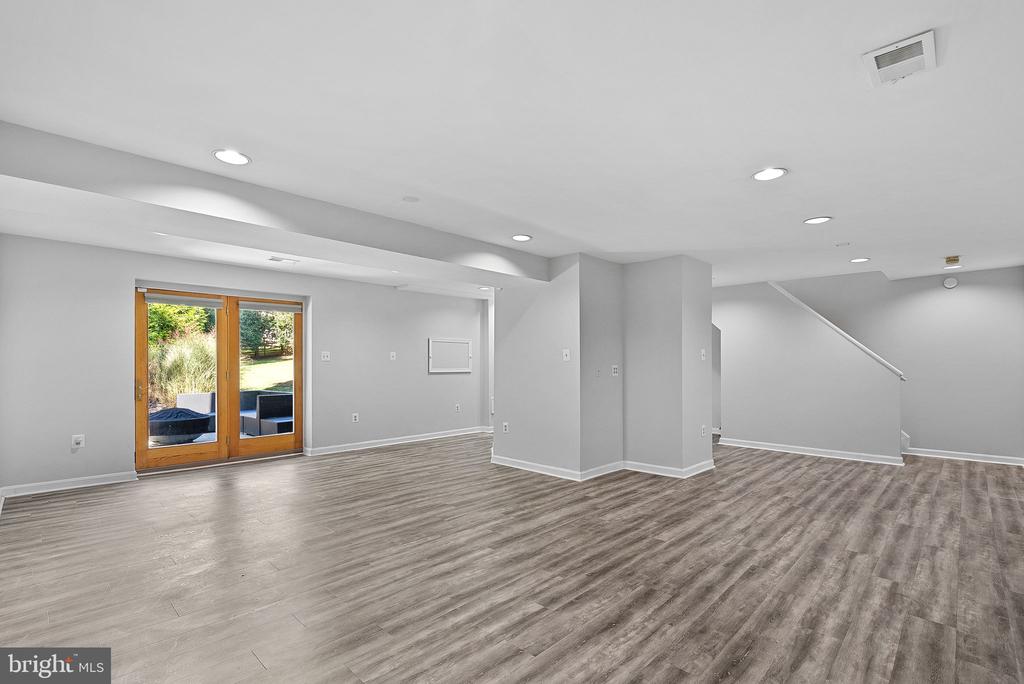 20017 GREAT FALLS FOREST DRIVE