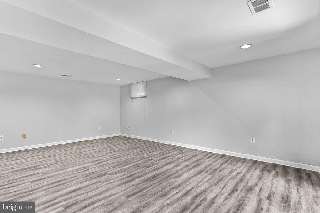 20017 GREAT FALLS FOREST DRIVE