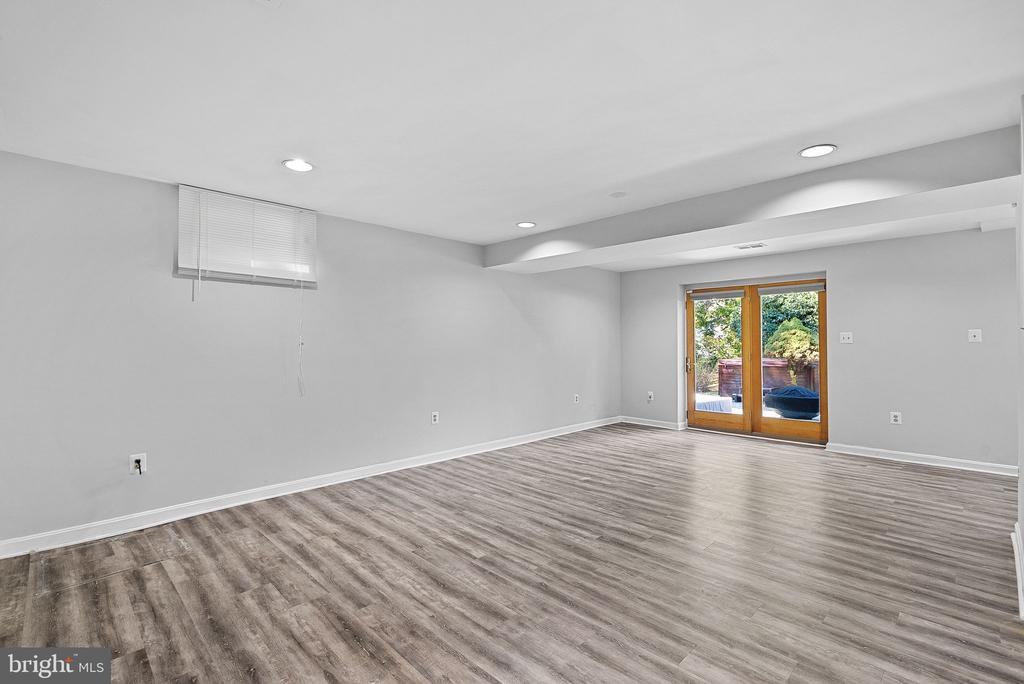 20017 GREAT FALLS FOREST DRIVE